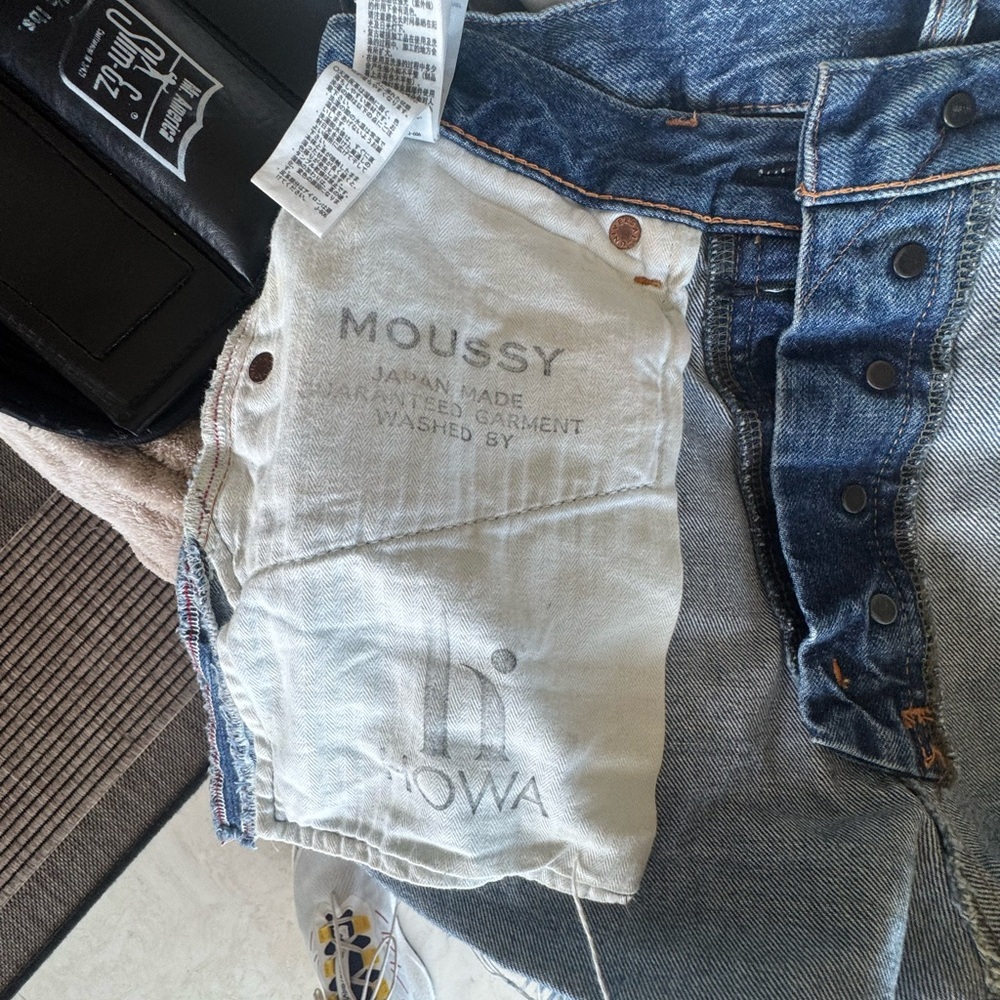 Moussy Denim Women cut-off Shorts - Picture 6 of 14